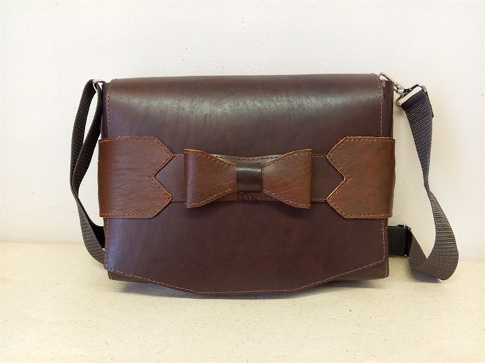 Сумка женская мессенджер через плечо  натуральная кожа. Цвет коричневый 2072