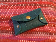 {{photo.Alt || photo.Description || 'Картхолдер из натуральной кожи для карт. Бирюза'}}